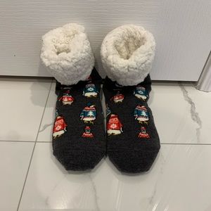 Old Navy. Womens cozy winter reading socks ❄️